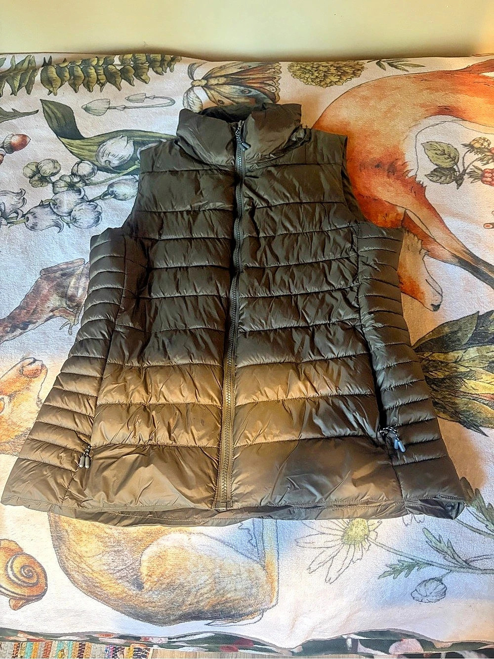 Mountain Hardwear Quilted Puffer Vest in Dark Green